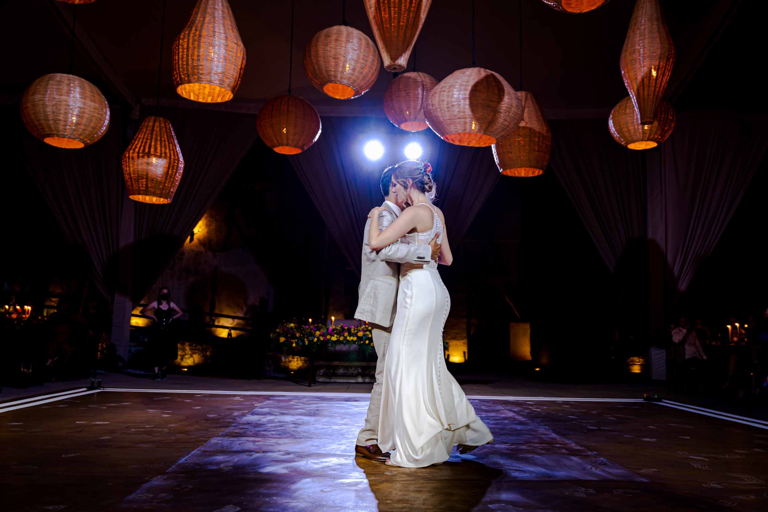 Anneka & Alejandro — El Cardenal, Centro Histórico — Douglas Favero Photography